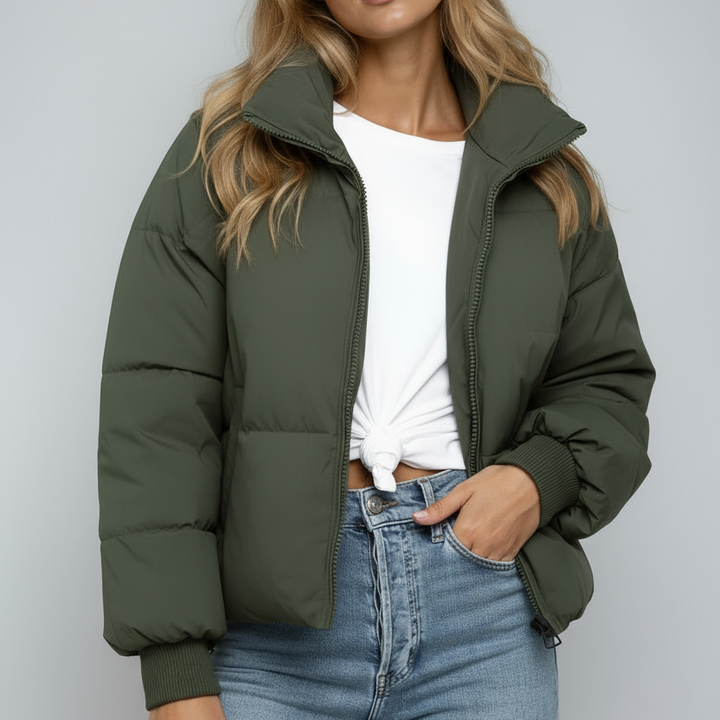 Veste matelassée courte Mae Donna – Veste d'hiver rembourrée avec col montant moderne