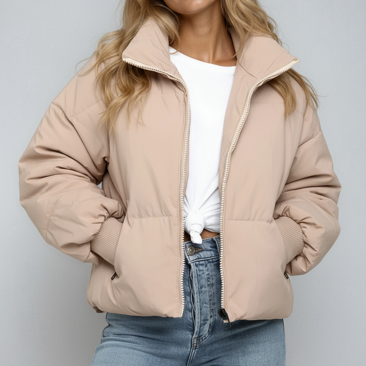 Veste matelassée courte Mae Donna – Veste d'hiver rembourrée avec col montant moderne