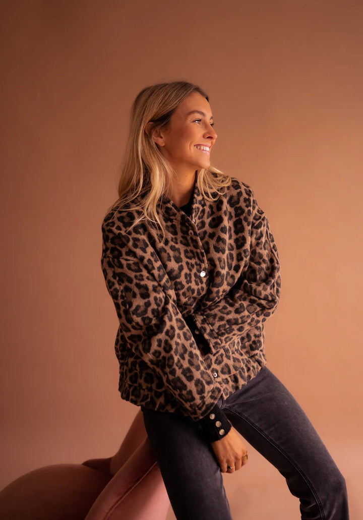 Mira Donna Bomber Leopardato Oversize – Giacca Moda con Bottoni a Pressione Trendy