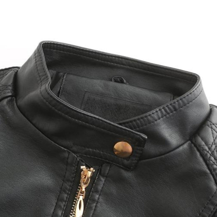 Carla Giacca Biker Donna Cropped – Bunda z ekologické kůže s vysokým límcem a prošívanými detaily
