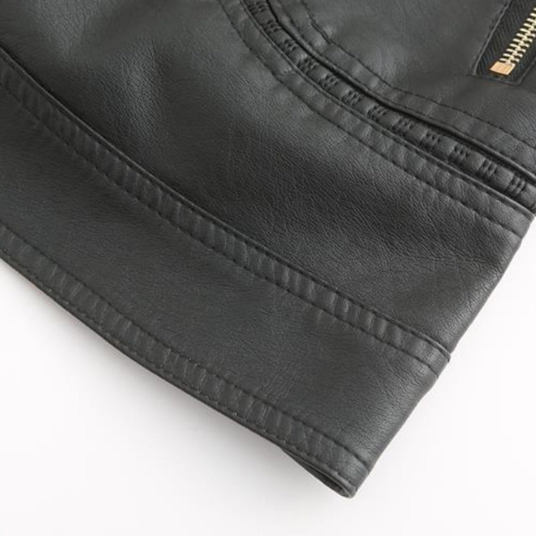 Carla Giacca Biker Donna Cropped – Bunda z ekologické kůže s vysokým límcem a prošívanými detaily