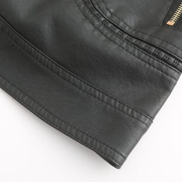 Carla Giacca Biker Donna Cropped – Bunda z ekologické kůže s vysokým límcem a prošívanými detaily