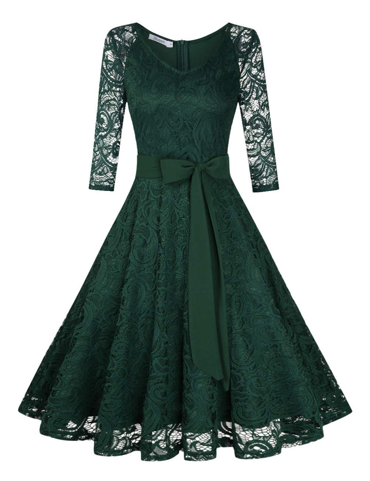 Růžové elegantní dámské šaty z krajky – výstřih do V, délka po kolena a vintage styl