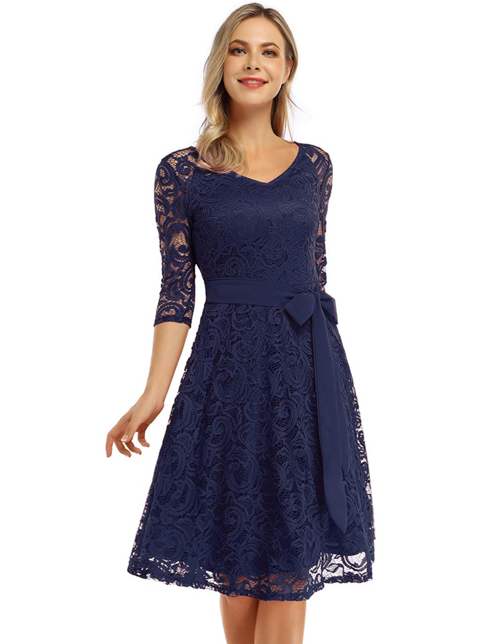 Růžové elegantní dámské šaty z krajky – výstřih do V, délka po kolena a vintage styl
