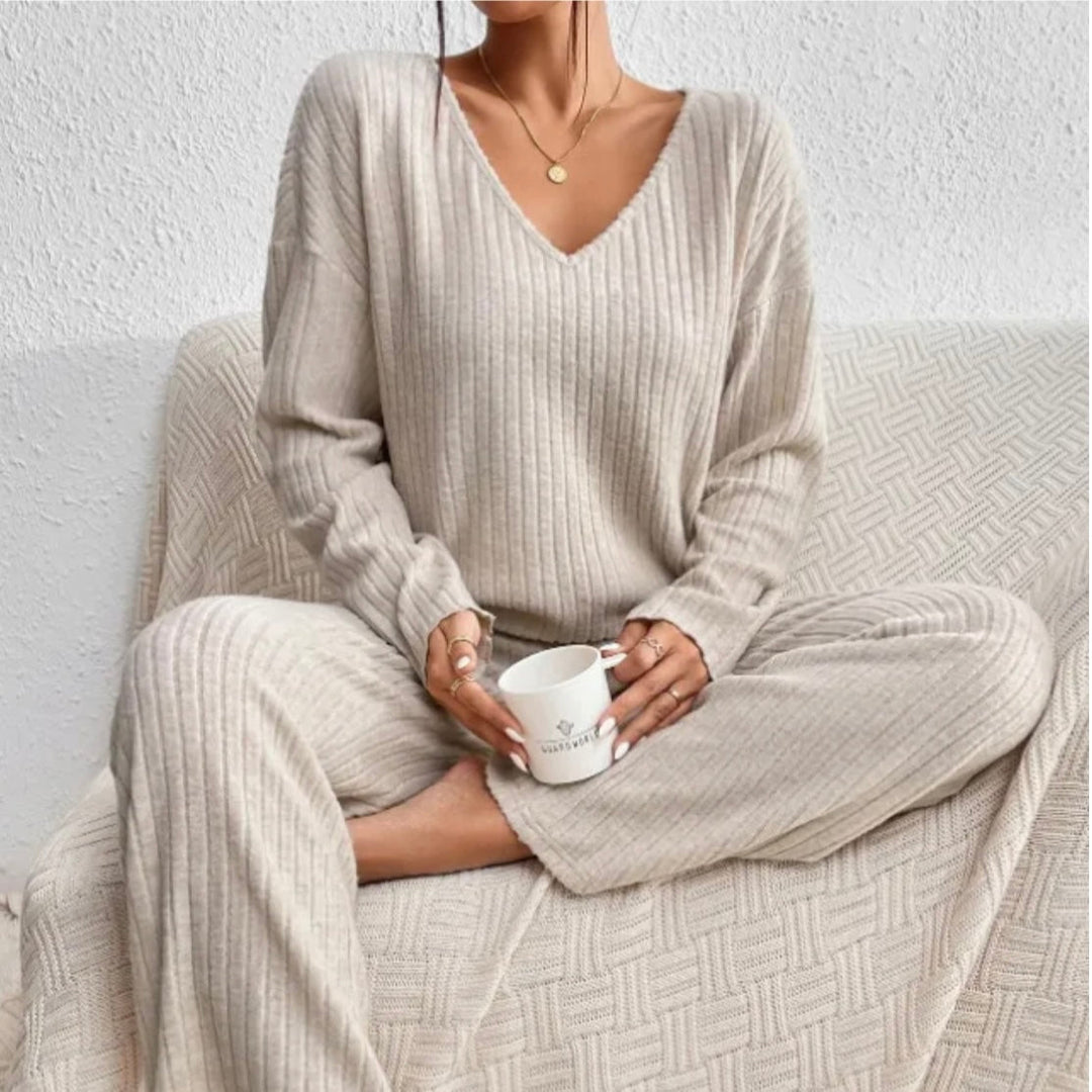Set Elin Loungewear Donna cu Dungi – Confortabil, La Modă și Două Piese Casual