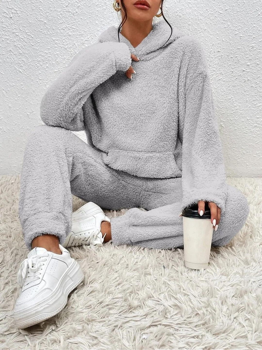 Set de îmbrăcăminte comodă pentru femei Remy din Teddy – Hanorac lung cu buzunare și pantaloni de iarnă