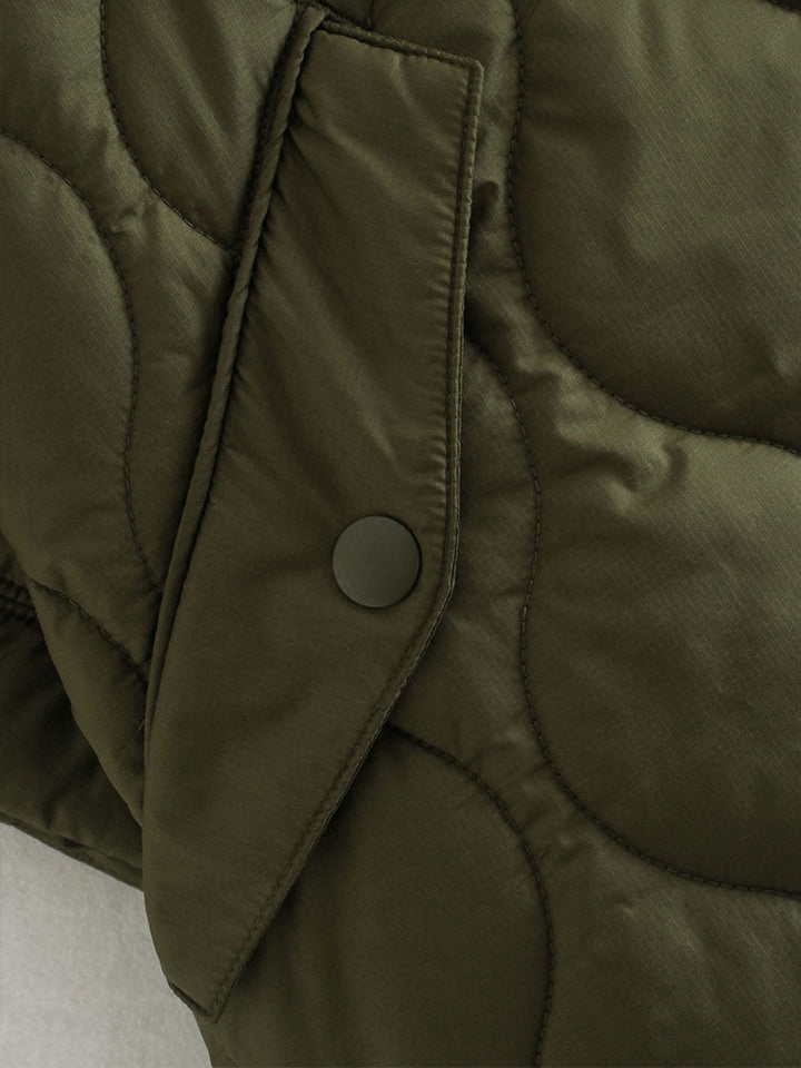 Joanna Piumino Donna Stile Mantella – Design Moderno con Collo Alto & Cuciture a Diamante