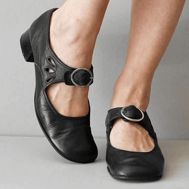 Skórzane buty damskie na obcasie | Z detalem klamry