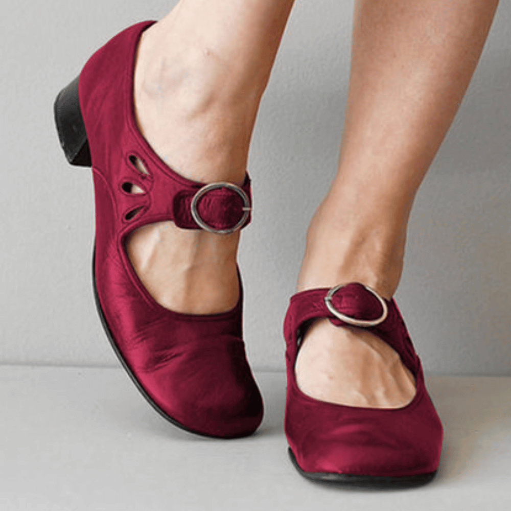 Skórzane buty damskie na obcasie | Z detalem klamry