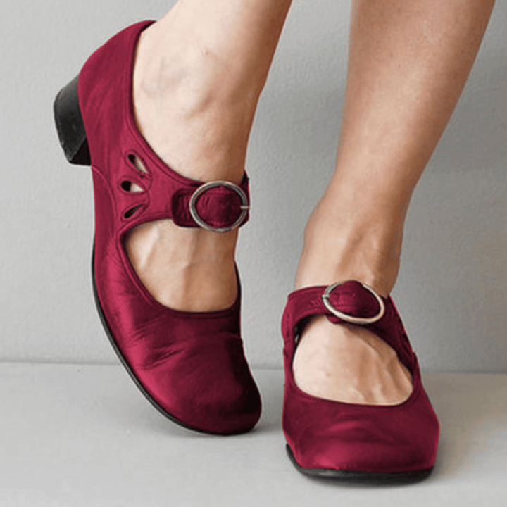 Skórzane buty damskie na obcasie | Z detalem klamry