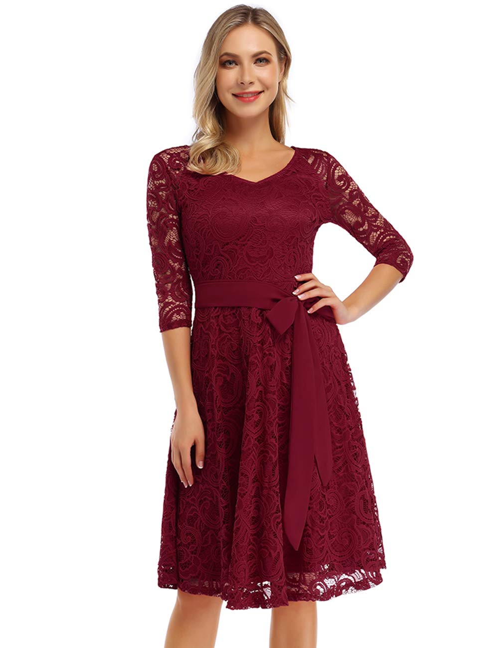 Růžové elegantní dámské šaty z krajky – výstřih do V, délka po kolena a vintage styl