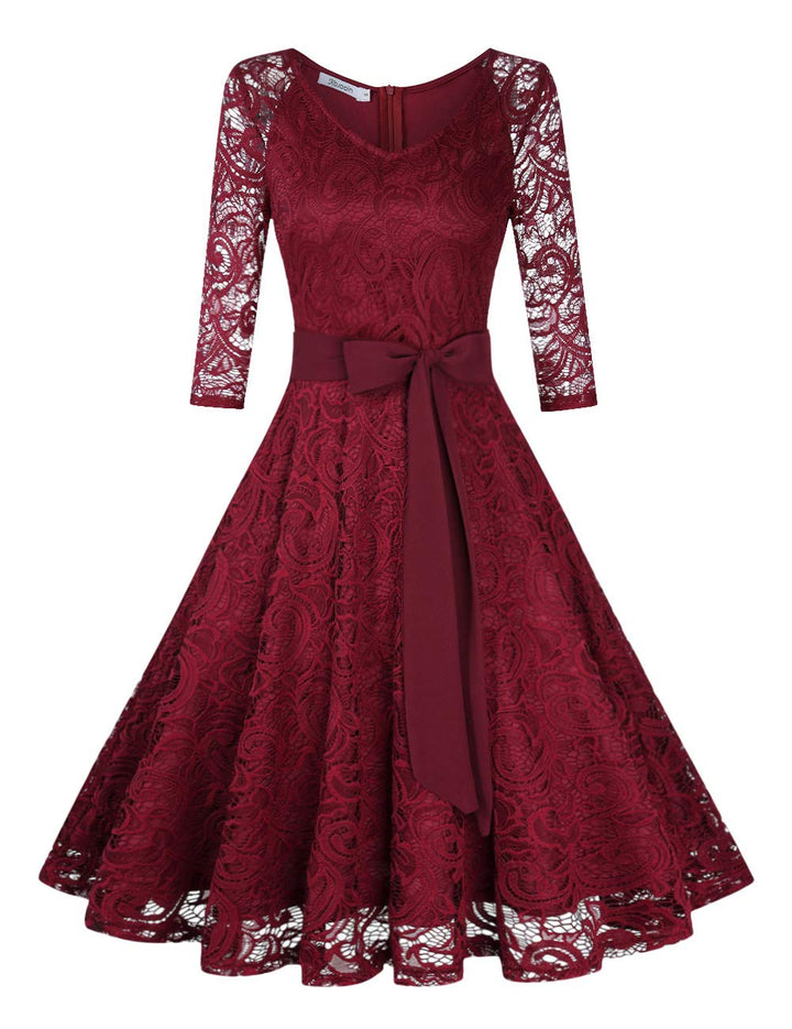 Růžové elegantní dámské šaty z krajky – výstřih do V, délka po kolena a vintage styl